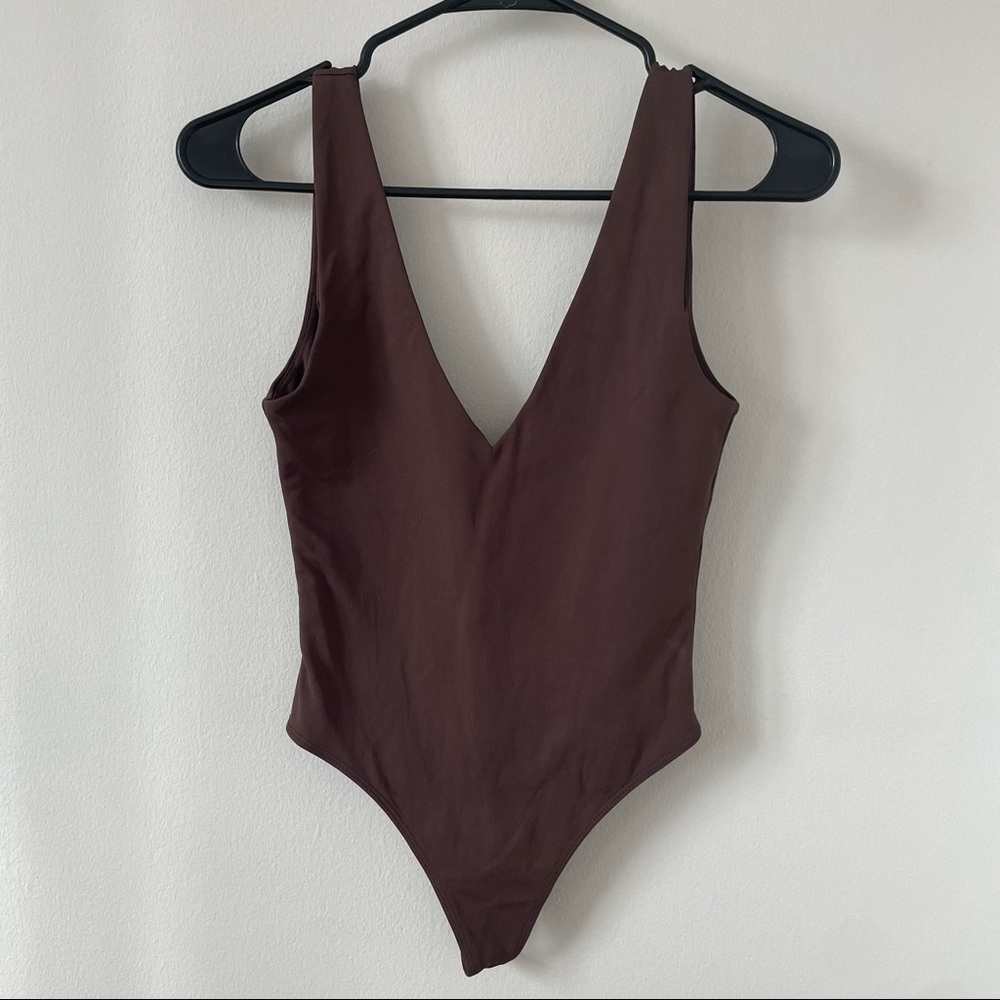 Babaton Contour V-Neck Bodysuit